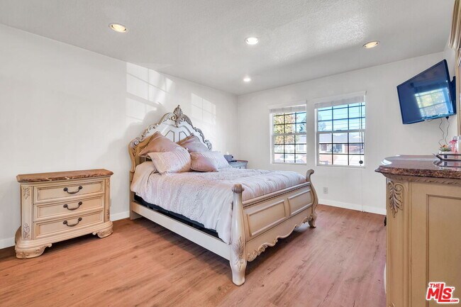 Building Photo - 7121 Arizona Ave