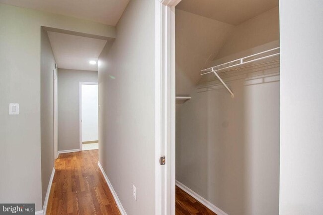 Building Photo - 9709 Lakepointe Dr