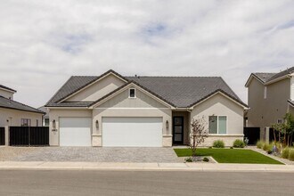 Building Photo - Stunning  4 bed | 3 bath | 3 car garage cu...