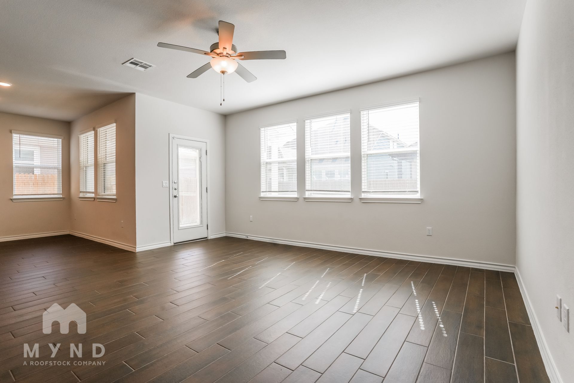 Building Photo - 2909 Salvidar Bend