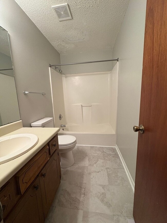 Building Photo - 214 Candlebrook Dr