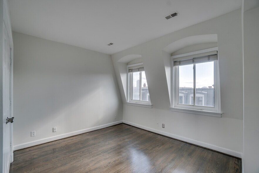 Building Photo - 1214 Eton Ct NW