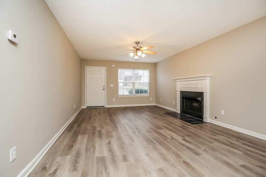 Building Photo - 141 Lyndhurst Dr