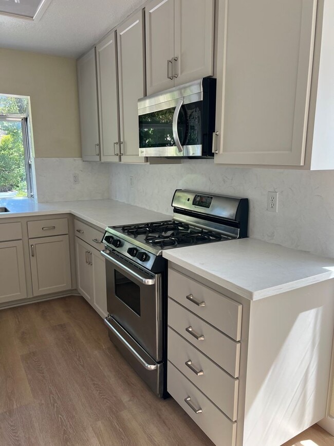 Building Photo - Spacious La Costa 3BR/3BA Townhome; gated complex w/pool, spa and tennis