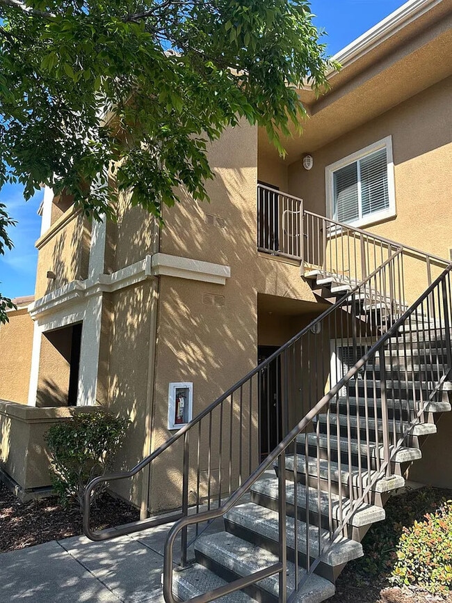Building Photo - Beautiful 2 Bedroom 2 Bathroom Condo in Ro...