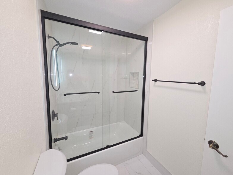 Building Photo - 5305 Buckhead Cir