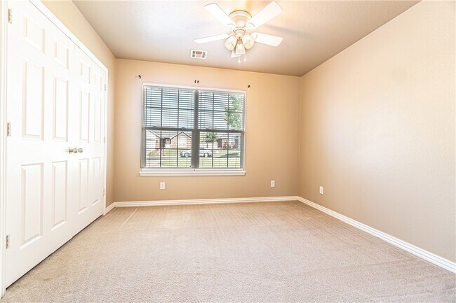 Building Photo - 213 Shane Dr