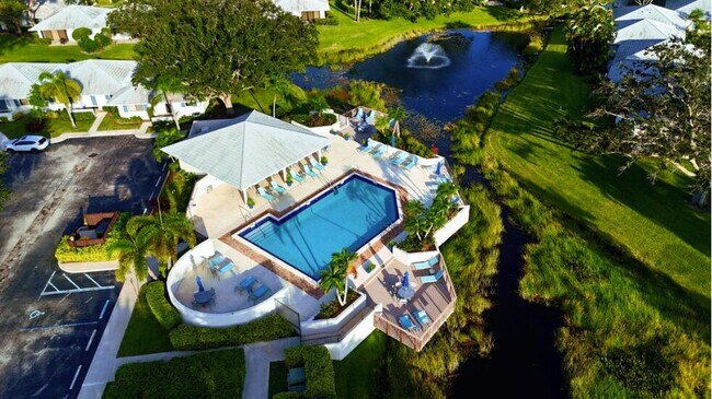 Building Photo - 707 Club Dr