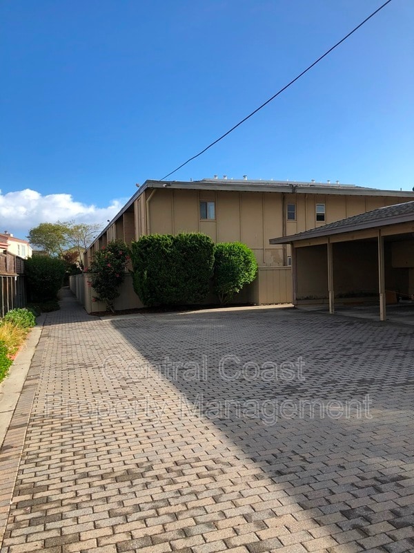 Building Photo - 451 Dela Vina Ave