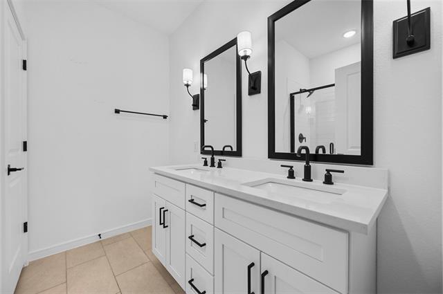 Building Photo - 1428 Victoria St