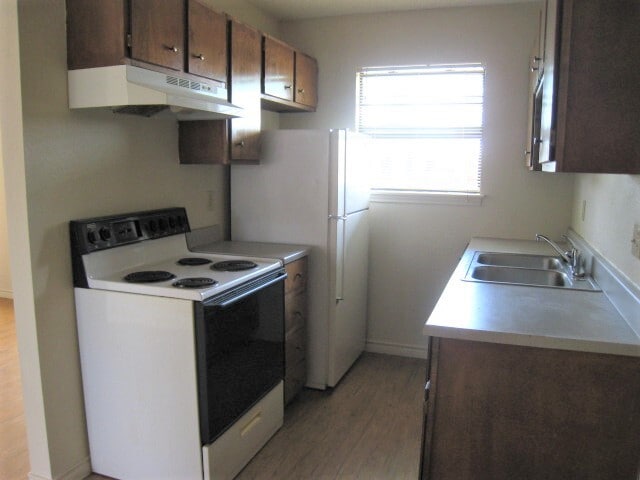 Kitchen - 925 S Church St