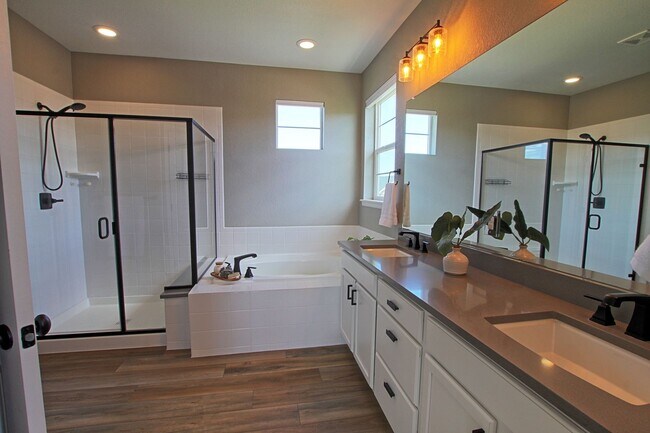 Building Photo - Luxury 5 bed for Rent in Blacktail at The ...