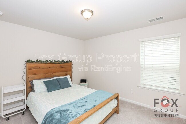 Building Photo - 200 Falls Cove Dr