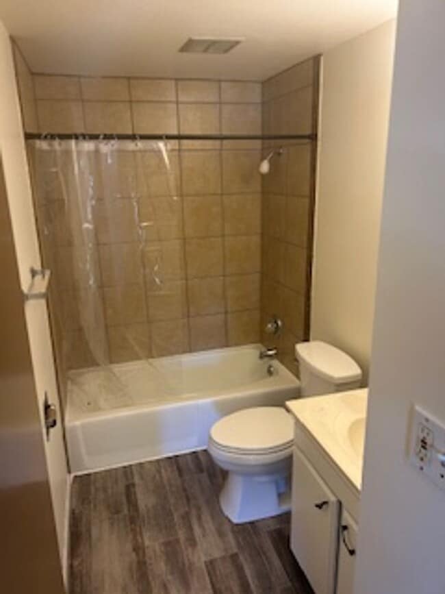 Building Photo - 734 Fairwood Dr