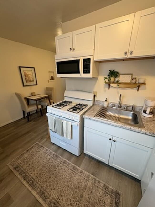 Building Photo - All Utilities Studio across from Kiwanis Park – $850