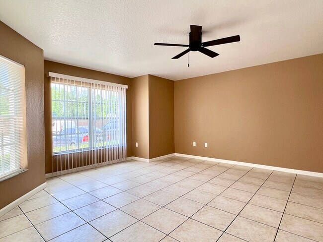 Building Photo - Completely Renovated 3 Bed 2 Bath Condo