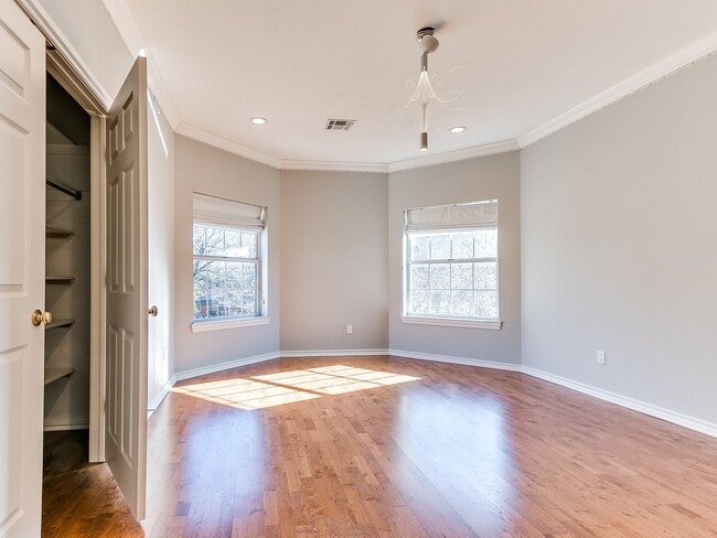 Building Photo - 1307 Brookside Dr