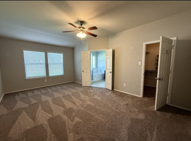 Building Photo - Comfort, Style & Privacy in the Heart of S...