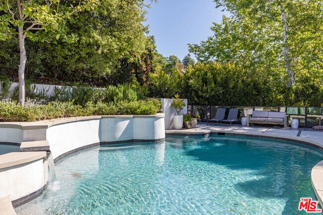 Building Photo - 2600 Zorada Dr