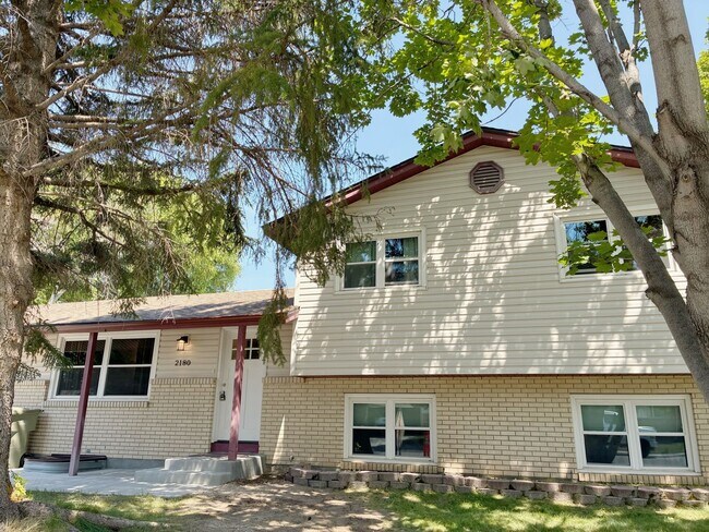 Building Photo - Spacious 5 Bed, 3 Bath Home for Rent in Idaho Falls!