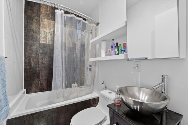 Building Photo - Renovated 3br/2ba Mt Pleasant Home w/Parking for Short Term Lease!