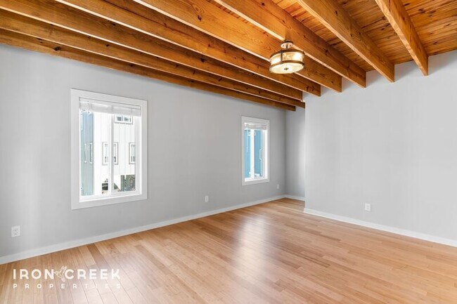 Building Photo - 52 W Cascade St