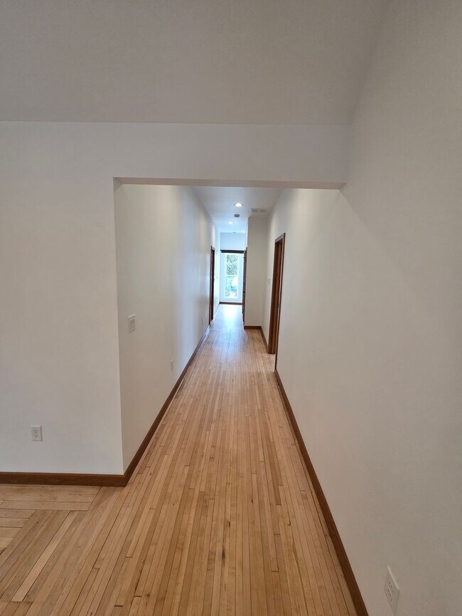 Building Photo - 2904 Parkridge Ave