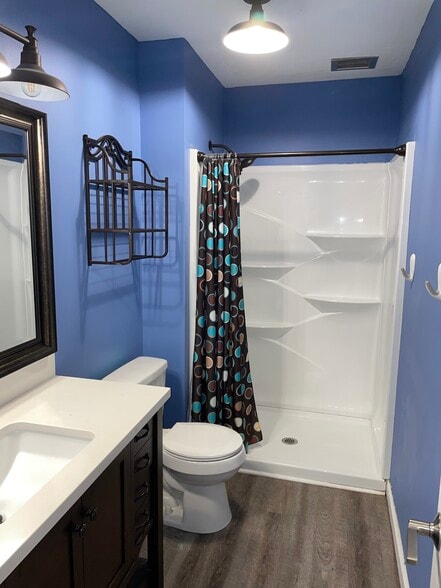 Guest bathroom - 1010 Country Club Rd