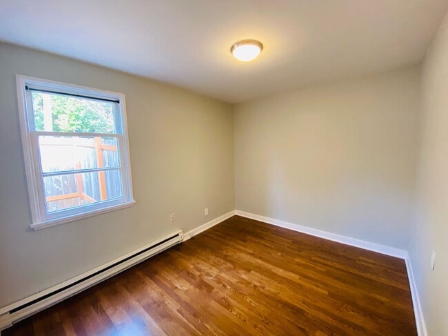 Building Photo - Cute 3 Bedroom Home in the Heart of West S...