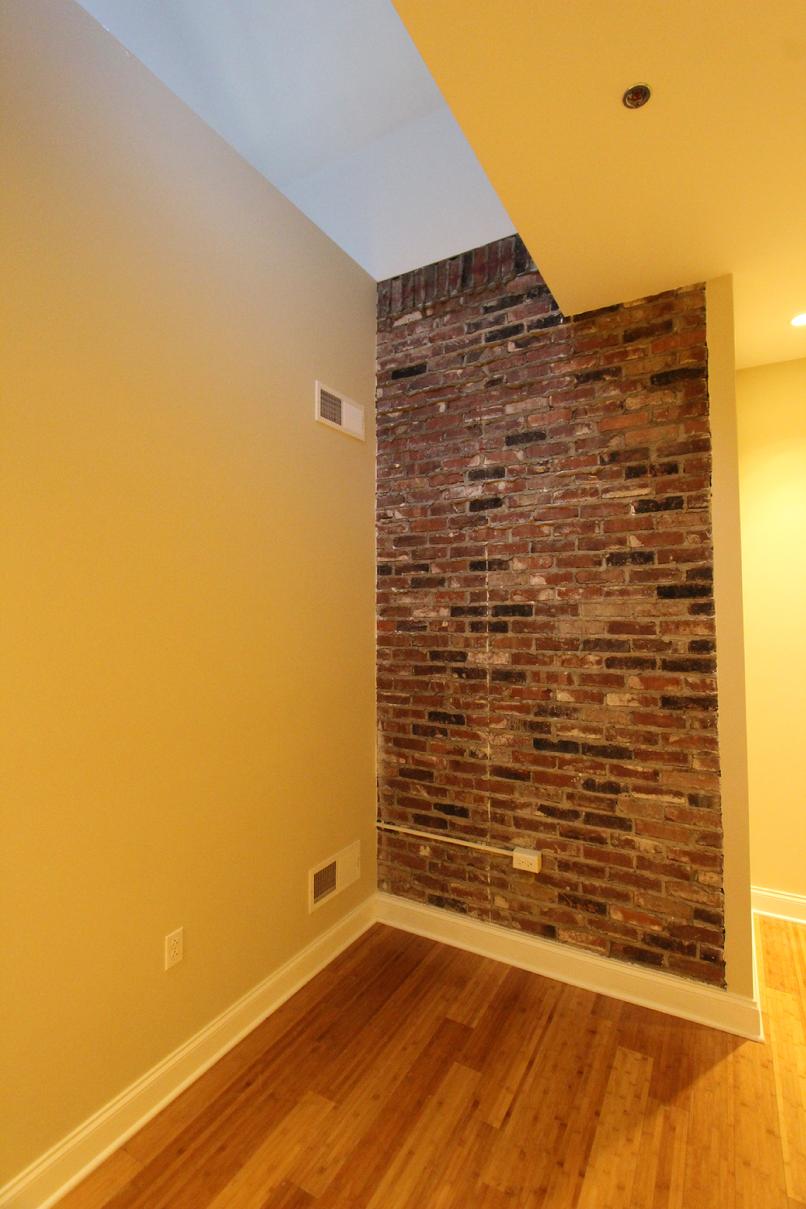 Building Photo - 139 7th St