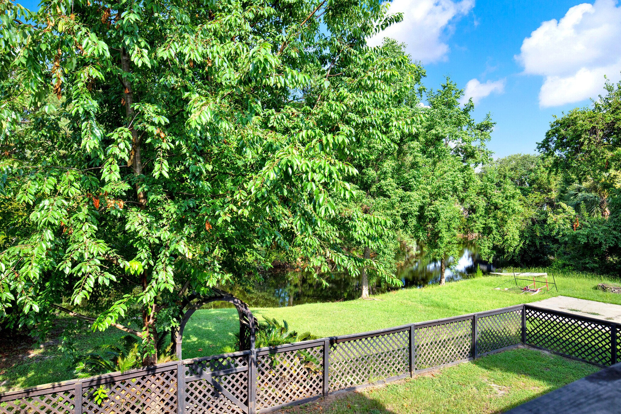 Building Photo - 111 Teakwood Dr