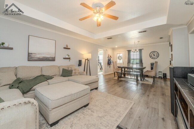 Building Photo - 1505 City View Dr