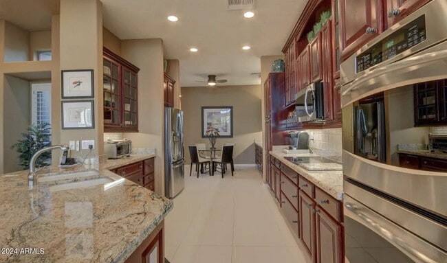 Building Photo - 1223 E Moss St