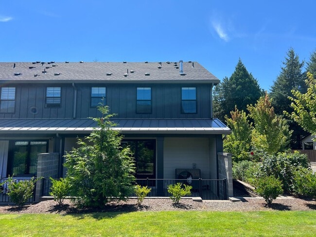 Building Photo - 6800 NE 131st Way