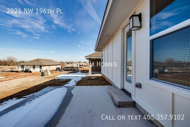 Building Photo - 2921 NW 196th Pl