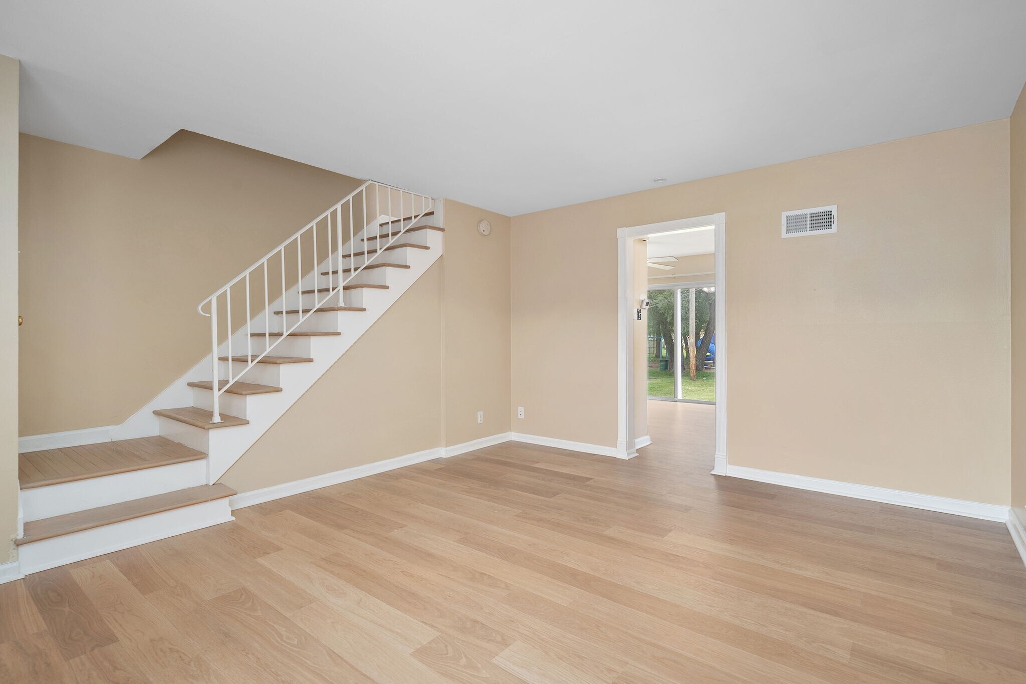 Building Photo - 447 Olian Dr