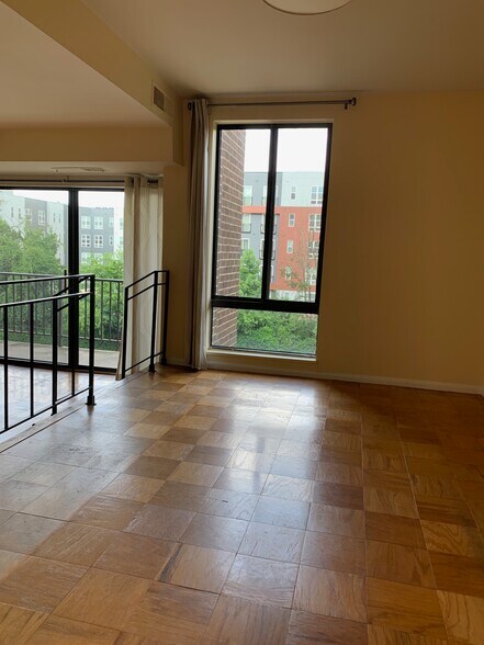 Dining room - 9900 Georgia Ave