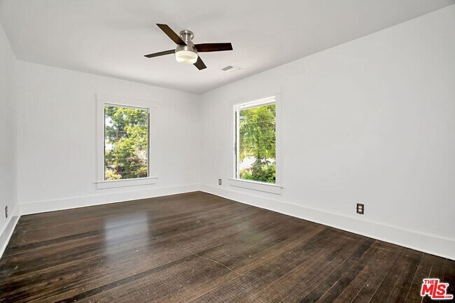 Building Photo - 362 N Ave 57