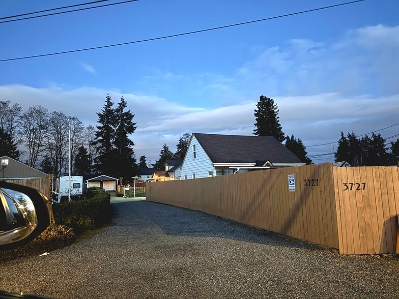 Building Photo - 3731 S Manitou Way