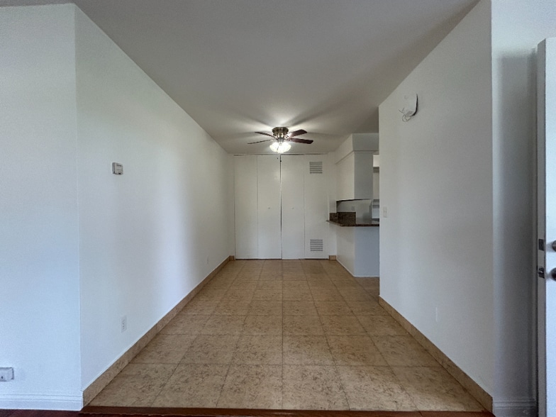 Building Photo - 2340 W Greenacre Ave