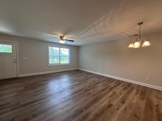 Building Photo - Modern 3BR/2.5BA Duplex – Perfect Location...