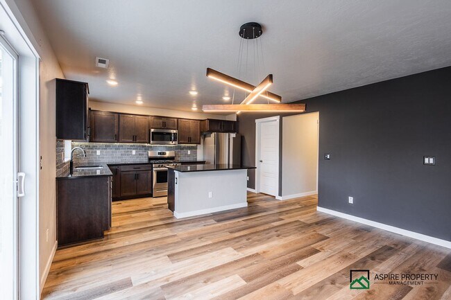 Building Photo - Upgraded 4 bed 3 bath home