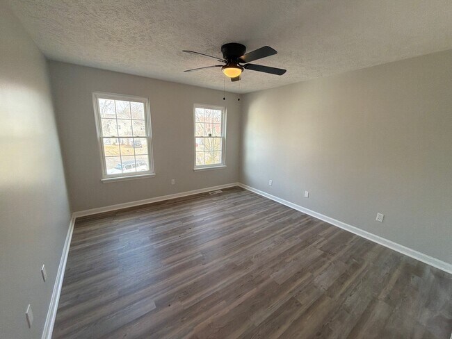 Building Photo - 103 Kestrel Ct SW