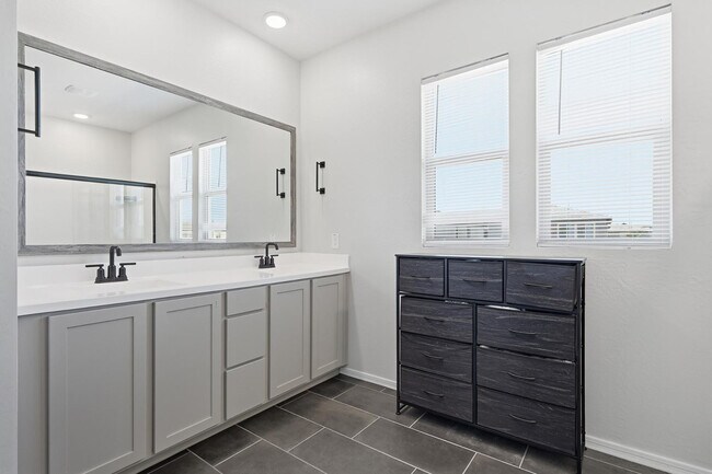 Building Photo - 997 S 150th Dr