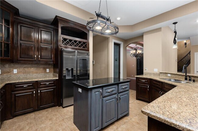 Building Photo - 1320 Manzano Ln