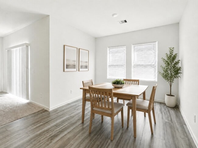 Building Photo - 5830 Capri Frst Dr