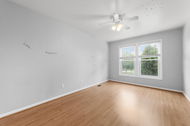 Building Photo - 47643 Ashford Dr S
