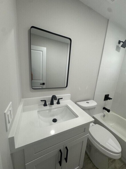 Building Photo - 2590 Hayden Dr