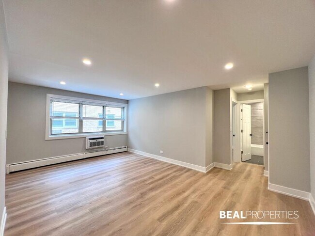 Building Photo - 1 bedroom in CHICAGO IL 60657