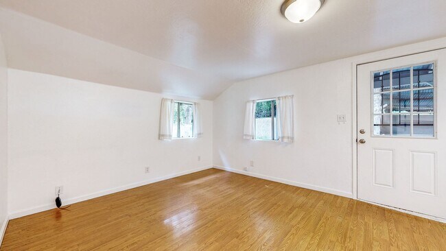 Building Photo - Adorable West County One Bedroom Cottage